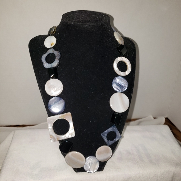 Vintage Black Glass and Mother of Pearl Inlay Necklace - Picture 5 of 7